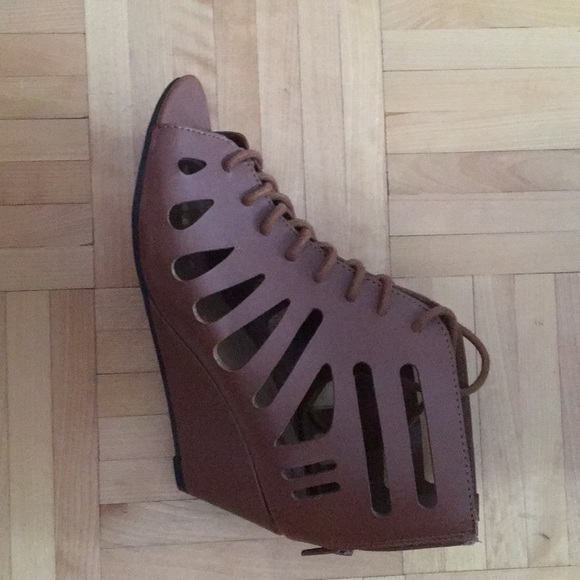 Summer Heels with Open Toes - Picture 2 of 2